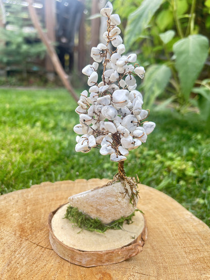 "Howie" Wintery fur tree with howlite chip beads